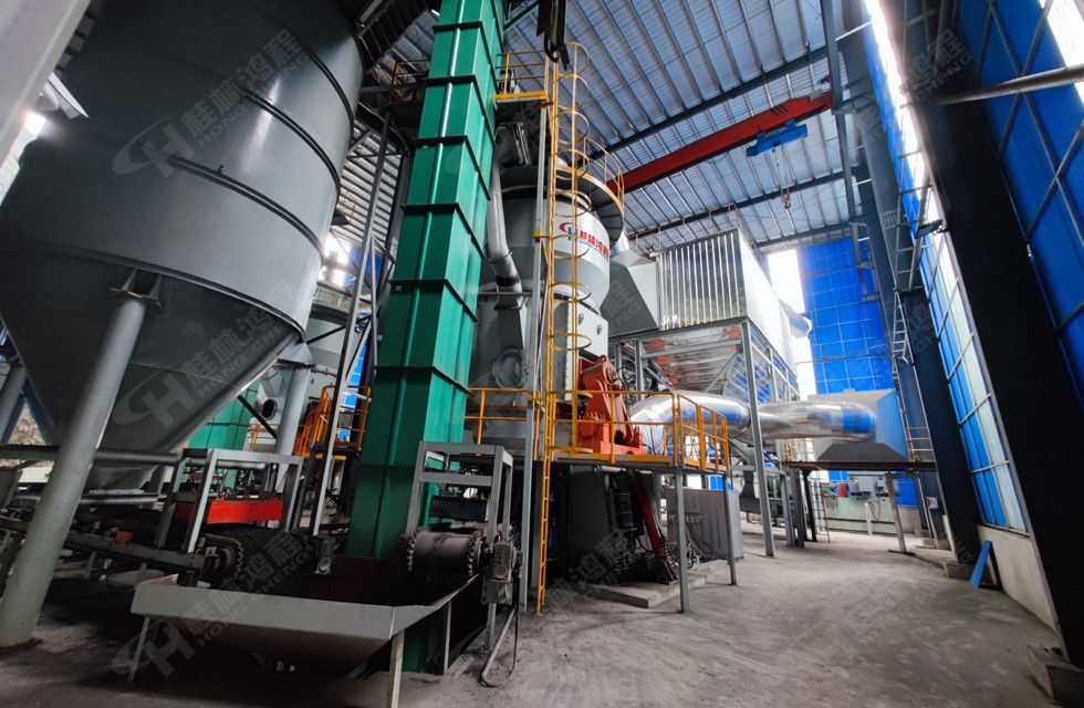 碳酸錳立磨案例現場圖片:鴻程Hlm2400錳礦立磨