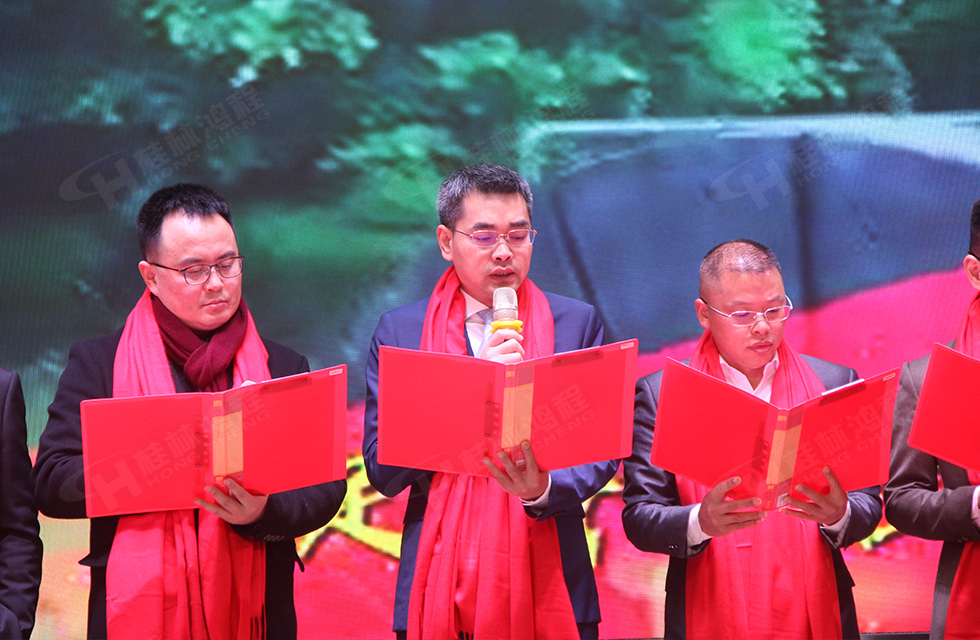 金牛辭舊歲,猛虎迎春來(lái)。搭著歡樂(lè)的時(shí)光列車,我們一起歡送碩果累累的2021年,迎來(lái)了嶄新的2022年。1月26日,我們歡聚一堂,在歡聲笑語(yǔ)、載歌載舞中迎接新春,“立足新鴻程開創(chuàng)新局面”桂林鴻程2021年年終總結(jié)表彰會(huì)由此開始! 金牛辭舊歲,猛虎迎春來(lái)。搭著歡樂(lè)的時(shí)光列車,我們一起歡送碩果累累的2021年,迎來(lái)了嶄新的2022年。1月26日,我們歡聚一堂,在歡聲笑語(yǔ)、載歌載舞中迎接新春,“立足新鴻程開創(chuàng)新局面”桂林鴻程2021年年終總結(jié)表彰會(huì)由此開始!