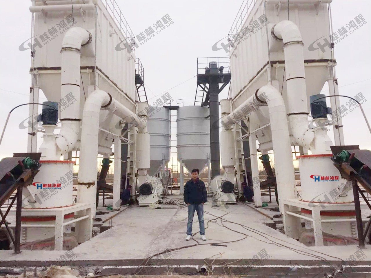 HCH凹凸棒石超細環(huán)輥磨粉機，凹凸棒石磨粉機生產(chǎn)線，400目凹凸棒石加工