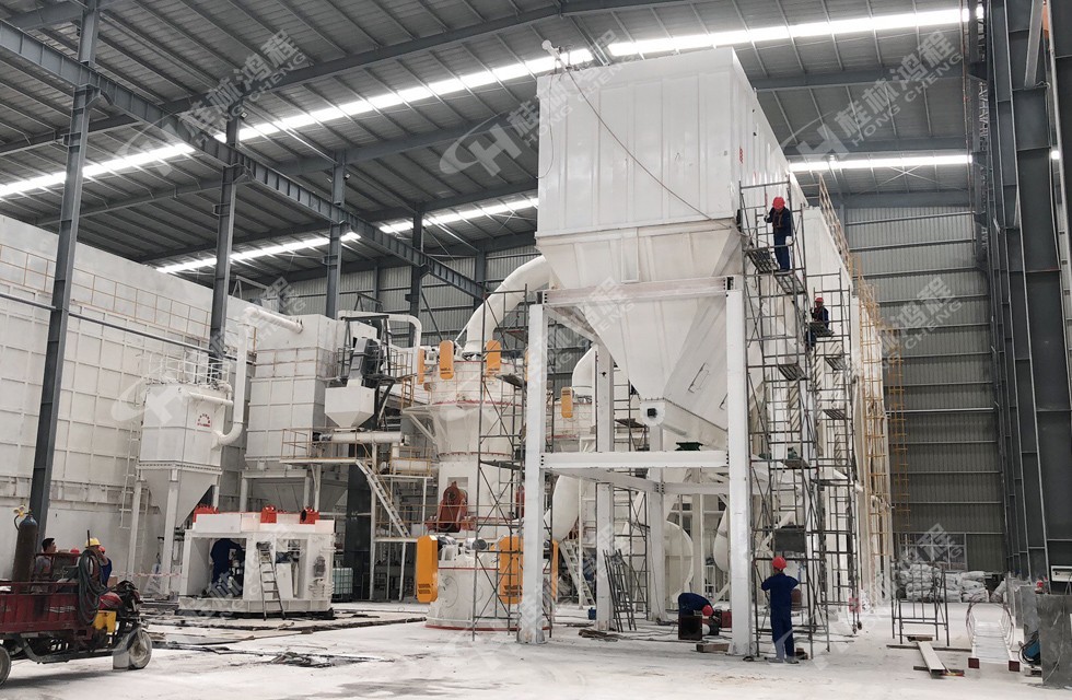 桂林鴻程兩條HLMX1300超細立磨生產線有序安裝中 桂林鴻程兩條HLMX1300超細立磨生產線有序安裝中